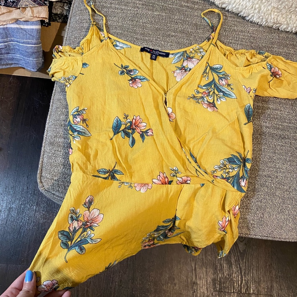 Floral off the shoulder, yellow tshirt, NEVER worn